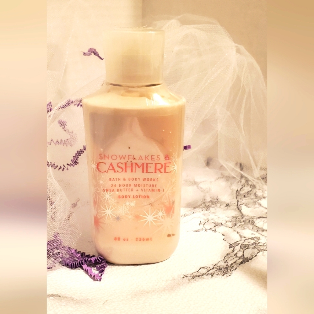 Bath and Body Works lotion Snowflakes & Cashmere